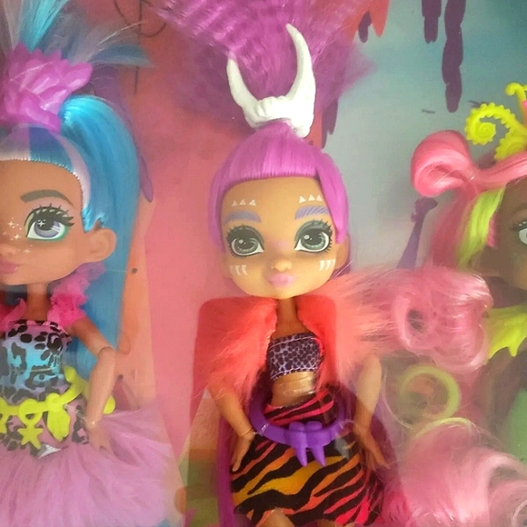 :* 4 NIB CAVE CLUB Dolls TELLA ROARALAI FERNESSA & SLATE 8" Fashion dolls BUNDLE - Picture 14 of 16